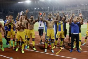 ΘΡΥΛΙΚΗ πρόκριση και ξανά ΟΜΙΛΟΥΣ!! (φώτος)