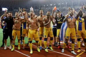 ΘΡΥΛΙΚΗ πρόκριση και ξανά ΟΜΙΛΟΥΣ!! (φώτος)