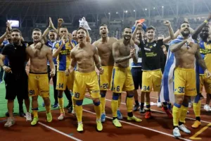 ΘΡΥΛΙΚΗ πρόκριση και ξανά ΟΜΙΛΟΥΣ!! (φώτος)