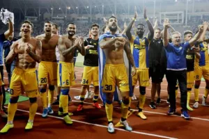 ΘΡΥΛΙΚΗ πρόκριση και ξανά ΟΜΙΛΟΥΣ!! (φώτος)