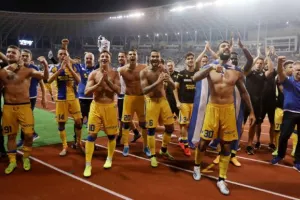ΘΡΥΛΙΚΗ πρόκριση και ξανά ΟΜΙΛΟΥΣ!! (φώτος)