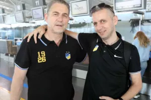 (ΦΩΤΟΣ) Η άφιξη της αποστολής του ΑΠΟΕΛ