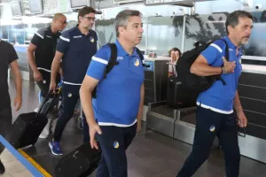 (ΦΩΤΟΣ) Η άφιξη της αποστολής του ΑΠΟΕΛ