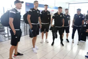 (ΦΩΤΟΣ) Η άφιξη της αποστολής του ΑΠΟΕΛ