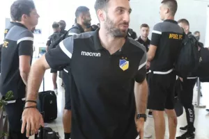 (ΦΩΤΟΣ) Η άφιξη της αποστολής του ΑΠΟΕΛ