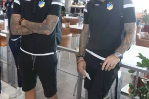 (ΦΩΤΟΣ) Η άφιξη της αποστολής του ΑΠΟΕΛ
