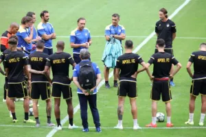 (ΦΩΤΟΣ) Προπόνηση στο Γιόχαν Κρόιφ Αρένα 