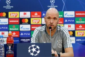 Erik ten Hag: "Καλός αντίπαλος το ΑΠΟΕΛ"/Ποιους παίκτες ξεχώρισε 