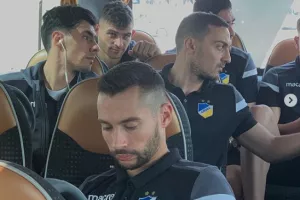 ΑΠΟΕΛ/ΦΩΤΟΣ από το λεωφορείο