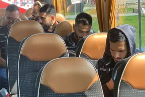 ΑΠΟΕΛ/ΦΩΤΟΣ από το λεωφορείο