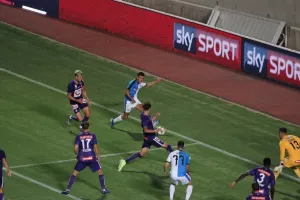 (ΦΩΤΟΣ) Το 2-1 με ωραία ενέργεια Αγκίρε και… αυτογκόλ