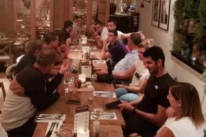 (ΦΩΤΟΣ) Δείπνο από τον Απόλλωνα