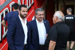 Πάλεψε αλλά τον "σκότωσε" σε 15 λεπτά... (φώτος)
