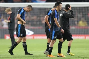 Πάλεψε αλλά τον "σκότωσε" σε 15 λεπτά... (φώτος)