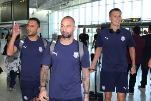 ΠΕΤΑΞΕ για Ολλανδία ο Απόλλωνας/ ΕΜΕΙΝΕ Κύπρο ο Καρ (Φώτος)