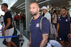 ΠΕΤΑΞΕ για Ολλανδία ο Απόλλωνας/ ΕΜΕΙΝΕ Κύπρο ο Καρ (Φώτος)