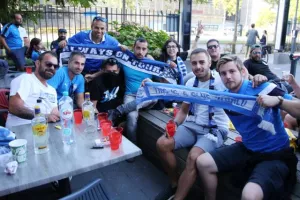 (ΦΩΤΟΣ) Στα ΜΠΛΕ η πλατεία στο Αϊντχόφεν!