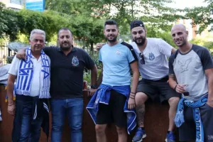 (ΦΩΤΟΣ) Στα ΜΠΛΕ η πλατεία στο Αϊντχόφεν!
