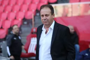 Πάλεψε αλλά τον "σκότωσε" σε 15 λεπτά... (φώτος)