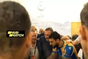 ΠΑΡΑΚΑΜΕΡΑ με Άγιαξ: Από το μπάσκετ... στην ομιλία ΝΤΟΛ!