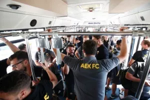 Η άφιξη της ΑΕΚ στην Κραϊόβα από το AEK TV (βίντεο)