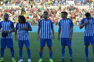 Παίζει με Αναγέννηση 
