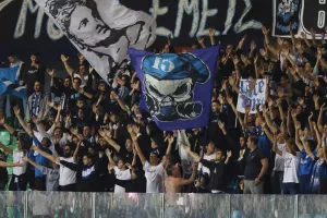 ΘΥΡΑ 1: "Σηκώστε κεφάλι, πρωτάθλημα και πάλι"