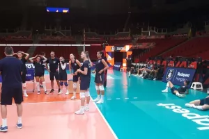 Με πίστη και αποφασιστικότητα στη μάχη με τις «οράνιε» η Ελλάδα