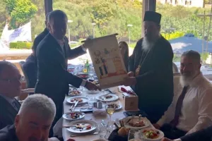 Το γεύμα της ΑΕΚ στην Τράμπζονσπορ με τιμώμενο πρόσωπο τον Μητροπολίτη Δράμας