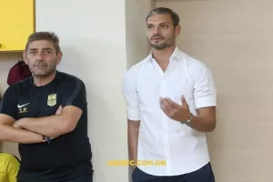 Η παρουσίαση του Χαριστέα στους ποδοσφαιριστές του Άρη (φώτος)