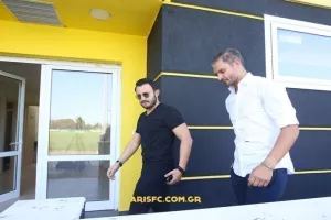 Η παρουσίαση του Χαριστέα στους ποδοσφαιριστές του Άρη (φώτος)