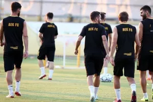 Xωρίς Κλωναρίδη, Τσιγκρίνσκι η προπόνηση της ΑΕΚ που είχε και... μάθημα VAR