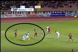 Οι Ομονοιάτες που… έκρυψαν την μπάλα (βίντεο) 