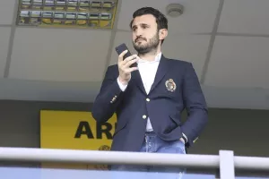 ΑΝΑΡΤΗΣΗ/"Ο αρσενικός λύκος μια φορά γαμ....!"