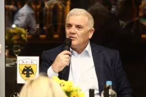 Μελισσανίδης στους παίκτες: «Τώρα ξεκινάει το πρωτάθλημα, να γυρίσουμε το κλίμα»
