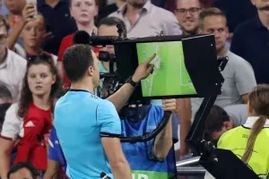 ΦΩΤΟ η στιγμή του VAR!