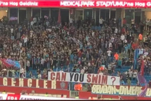 Εμετικό πανό από τους Τούρκους για την Μικρασιατική καταστροφή