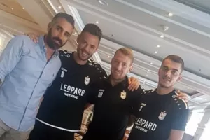 Με τους παίκτες της Ντουντελάνζ