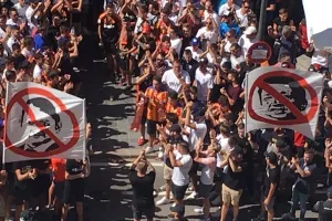 Πορεία των οπαδών της Βαλένθια κατά του προέδρου τους (φώτος)