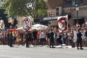Πορεία των οπαδών της Βαλένθια κατά του προέδρου τους (φώτος)