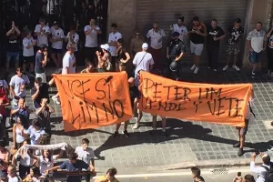 Πορεία των οπαδών της Βαλένθια κατά του προέδρου τους (φώτος)