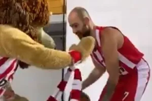 Ο Θρυλέων παίζει άμυνα τον Σπανούλη!