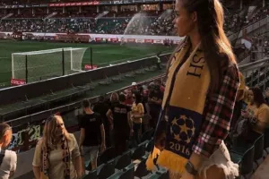ΘΕΑΜΑ από τις κερκίδες!