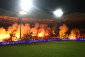 ΘΥΡΑ 3: "Δεν υπάρχουν ουρανοκατέβατοι σωτήρες" (fan day για το Σούπερ Καπ)
