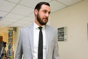 Καταδικάζει την επίθεση στη σχολή του Ολυμπιακού στη Θεσσαλονίκη
