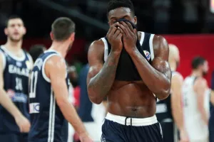 Απρόοπτο με Θανάση στην Εθνική