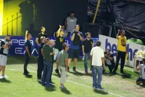Στεφάνι της Θύρας 13 στη μνήμη του Κουκ (φώτος)
