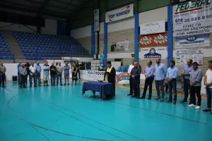 Ανόρθωση/ΦΩΤΟΣ από τον αγιασμό