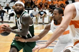  Το τριφύλλι κατέκτησε το "Orange Trophy"