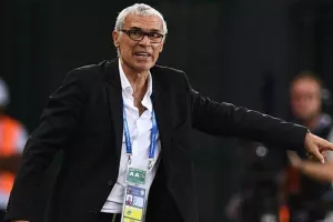 ΔΙΠΛΑ στον Έκτορ Ραούλ Κούπερ